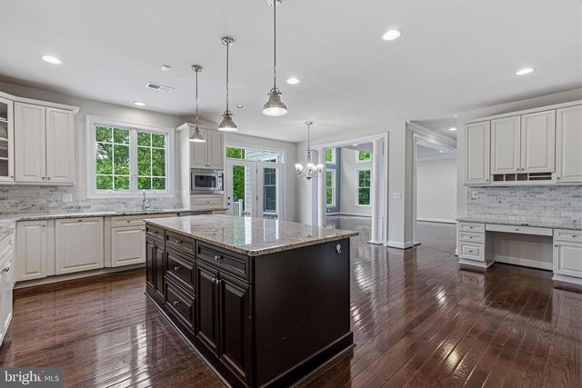 1751 TYSONS CREST LN, Vienna, VA 22182