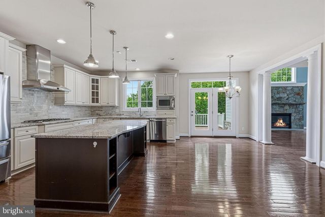 1751 TYSONS CREST LN, Vienna, VA 22182