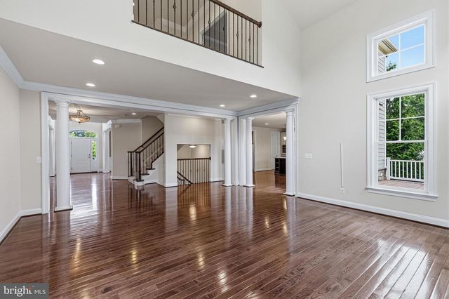 1751 TYSONS CREST LN, Vienna, VA 22182