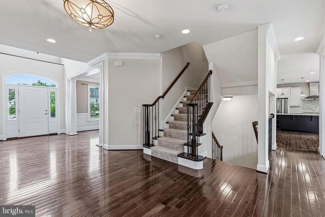 1751 TYSONS CREST LN, Vienna, VA 22182