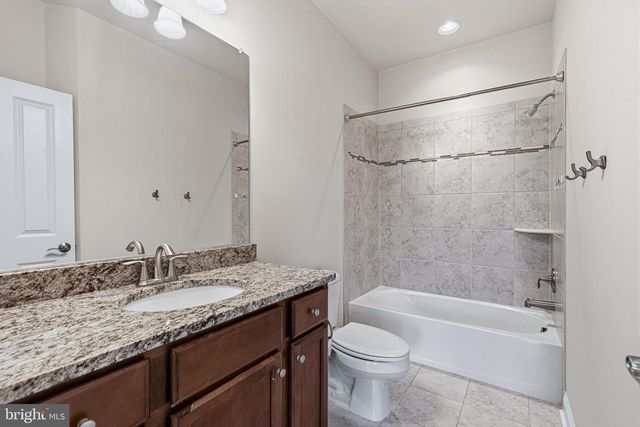 1751 TYSONS CREST LN, Vienna, VA 22182