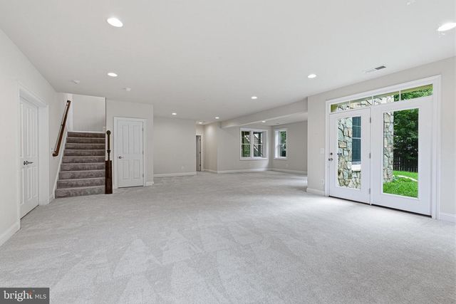 1751 TYSONS CREST LN, Vienna, VA 22182