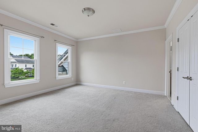 1751 TYSONS CREST LN, Vienna, VA 22182