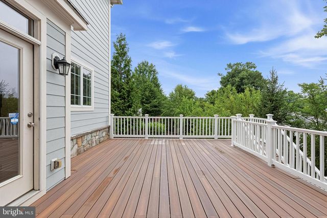 1751 TYSONS CREST LN, Vienna, VA 22182