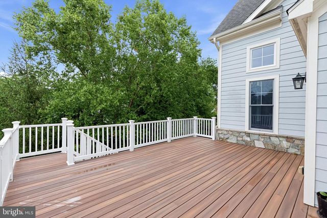 1751 TYSONS CREST LN, Vienna, VA 22182
