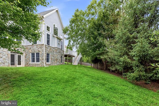 1751 TYSONS CREST LN, Vienna, VA 22182