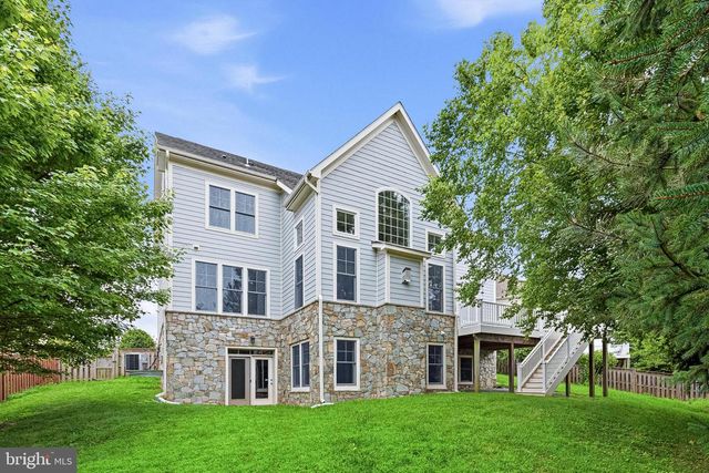 1751 TYSONS CREST LN, Vienna, VA 22182