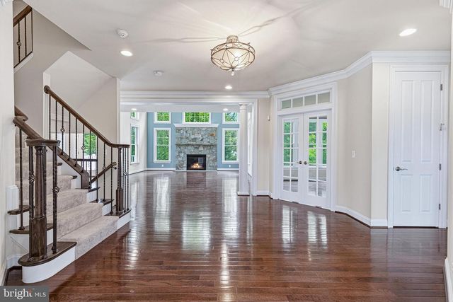 1751 TYSONS CREST LN, Vienna, VA 22182