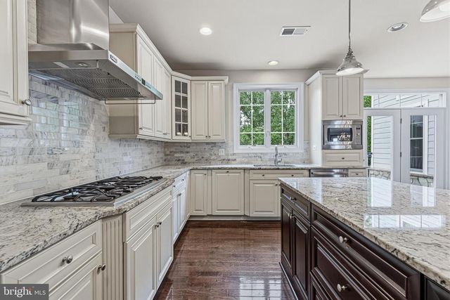 1751 TYSONS CREST LN, Vienna, VA 22182