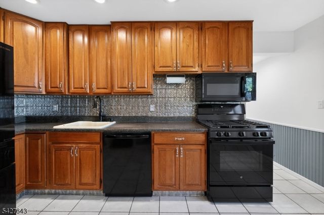 8 Lee Ct, Mount Olive Twp., NJ 07836