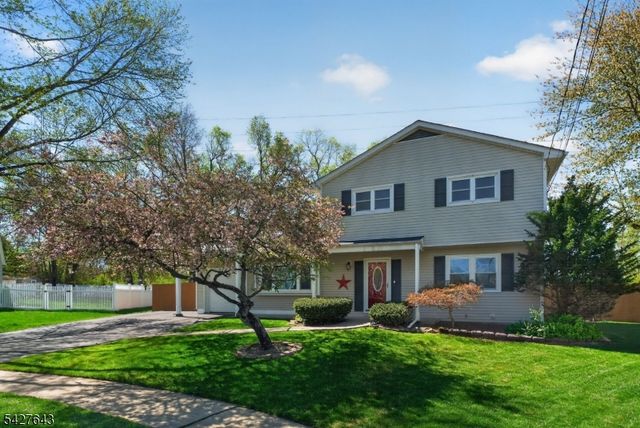 8 Lee Ct, Mount Olive Twp., NJ 07836