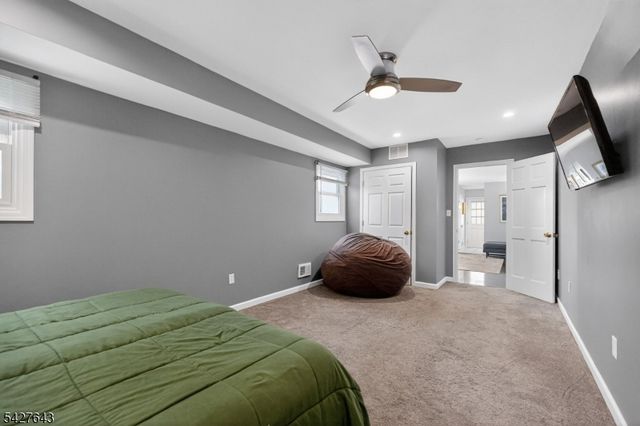8 Lee Ct, Mount Olive Twp., NJ 07836