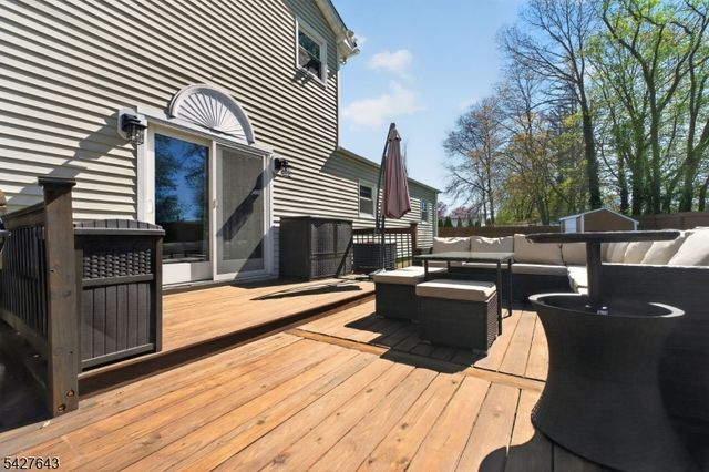 8 Lee Ct, Mount Olive Twp., NJ 07836