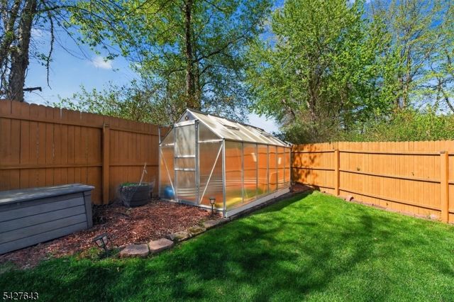 8 Lee Ct, Mount Olive Twp., NJ 07836