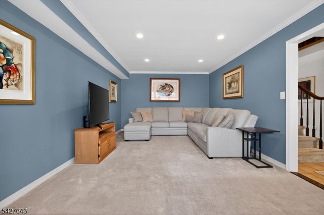 8 Lee Ct, Mount Olive Twp., NJ 07836