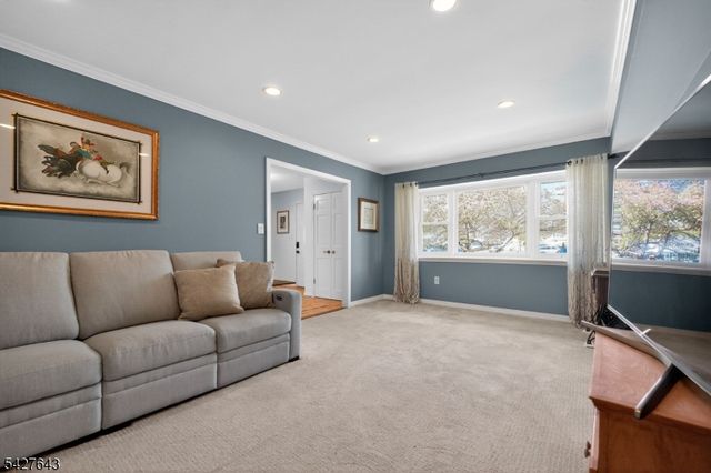 8 Lee Ct, Mount Olive Twp., NJ 07836