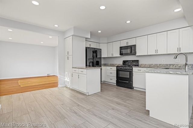 32340 Columbus Drive, Warren, MI 48088