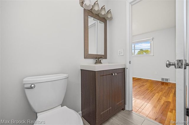 32340 Columbus Drive, Warren, MI 48088