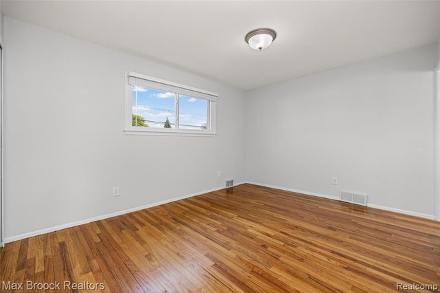 32340 Columbus Drive, Warren, MI 48088