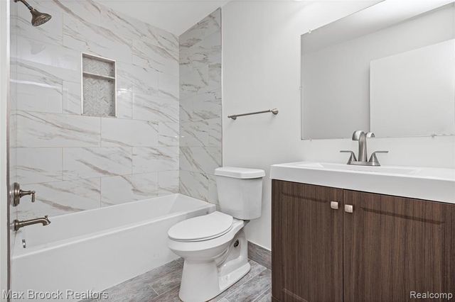 32340 Columbus Drive, Warren, MI 48088
