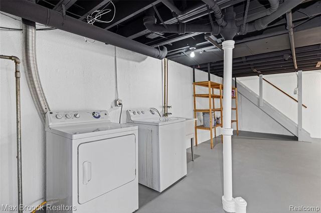 32340 Columbus Drive, Warren, MI 48088