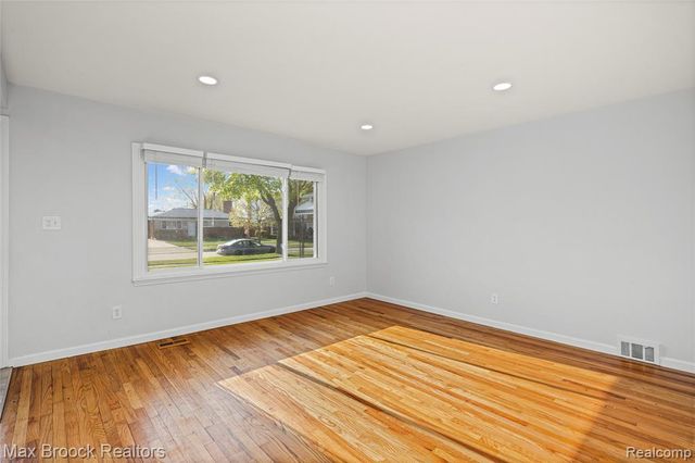 32340 Columbus Drive, Warren, MI 48088