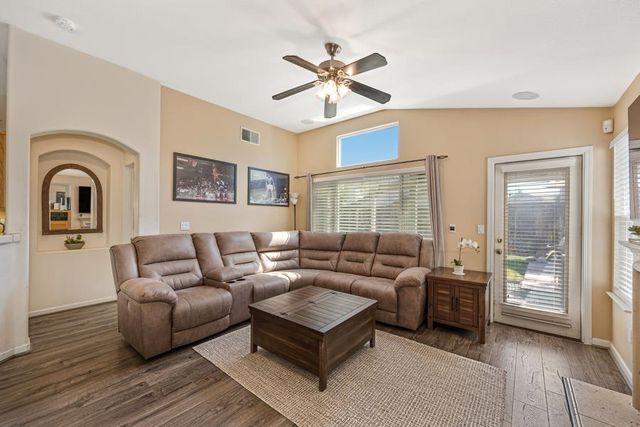 5376 Buckwood Way, Sacramento, CA 95835