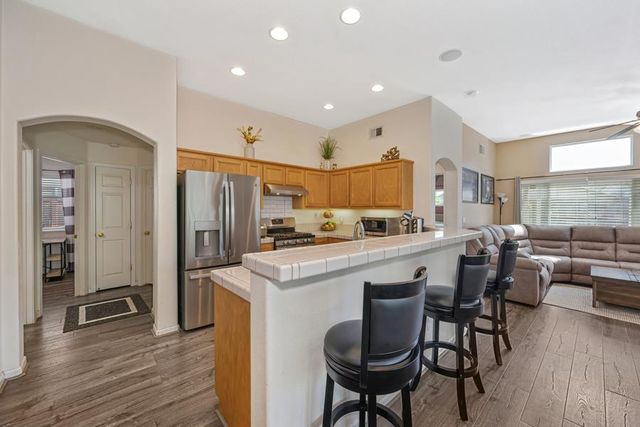 5376 Buckwood Way, Sacramento, CA 95835
