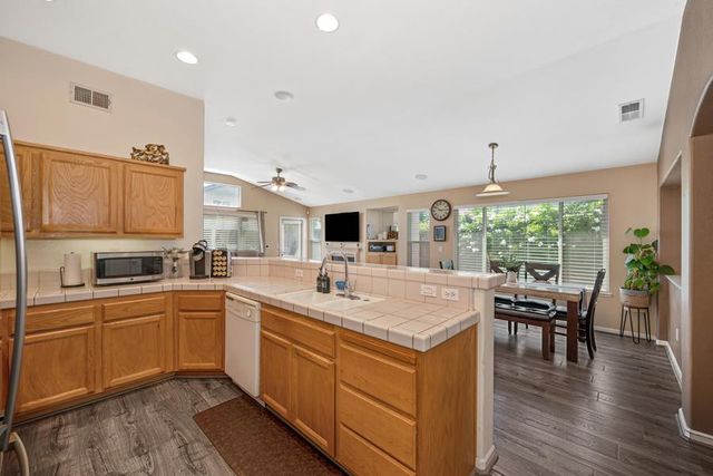 5376 Buckwood Way, Sacramento, CA 95835