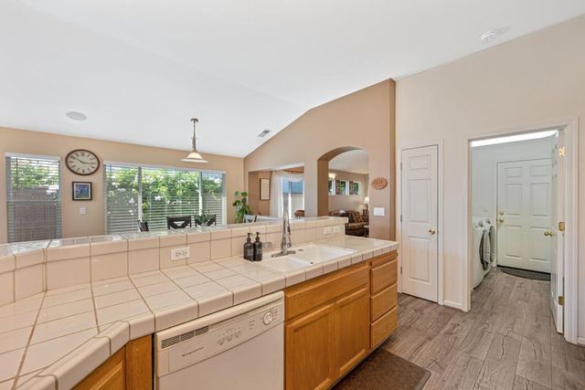 5376 Buckwood Way, Sacramento, CA 95835