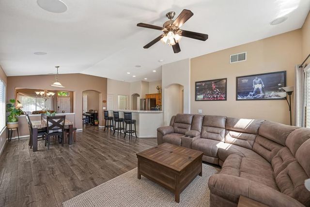 5376 Buckwood Way, Sacramento, CA 95835