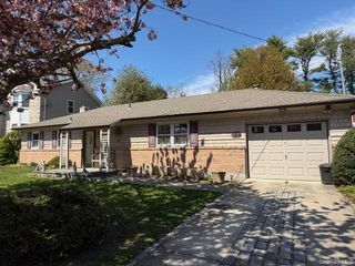 99 Convent Road, Syosset, NY 11791