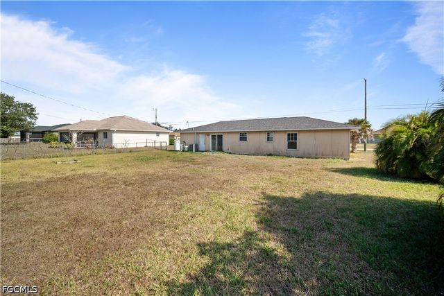 2028 NE 17th PL, Cape Coral, FL 33909