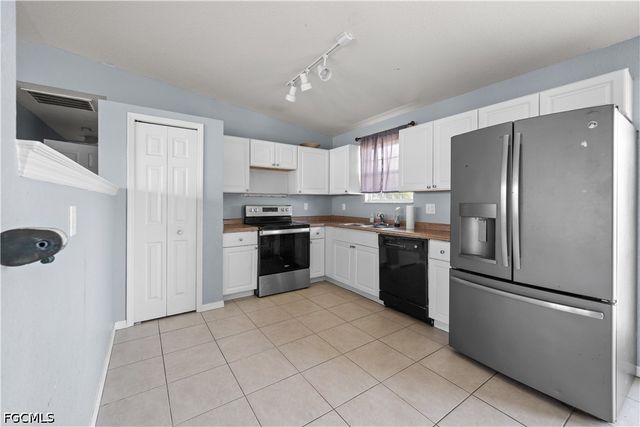2028 NE 17th PL, Cape Coral, FL 33909