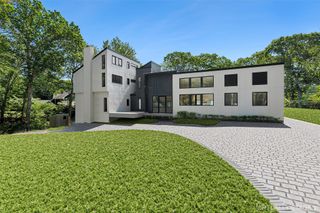 12 Plume Grass Way, Westhampton, NY 11977