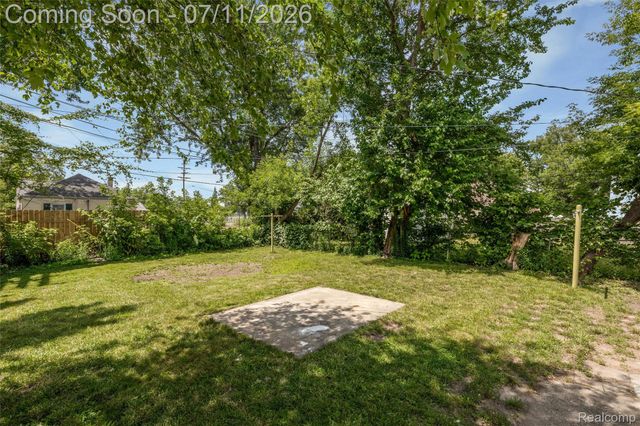 2147 E Almont Street, Ferndale, MI 48220