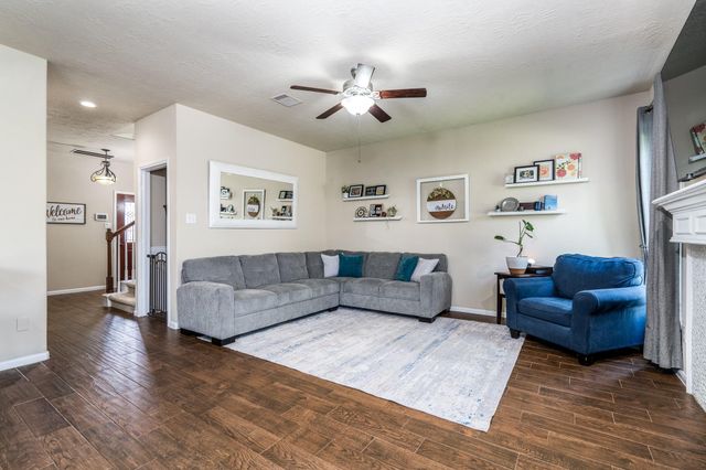 8218 E Pine Creek Bend, Cypress, TX 77433