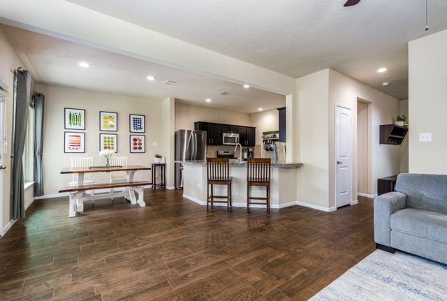 8218 E Pine Creek Bend, Cypress, TX 77433