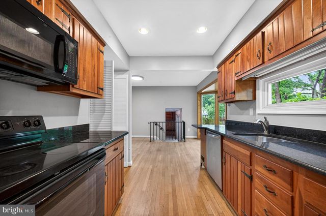 6118 ROXBURY AVE, Springfield, VA 22152