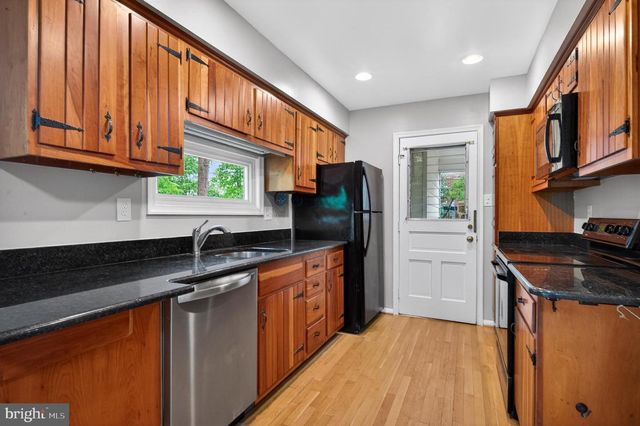 6118 ROXBURY AVE, Springfield, VA 22152