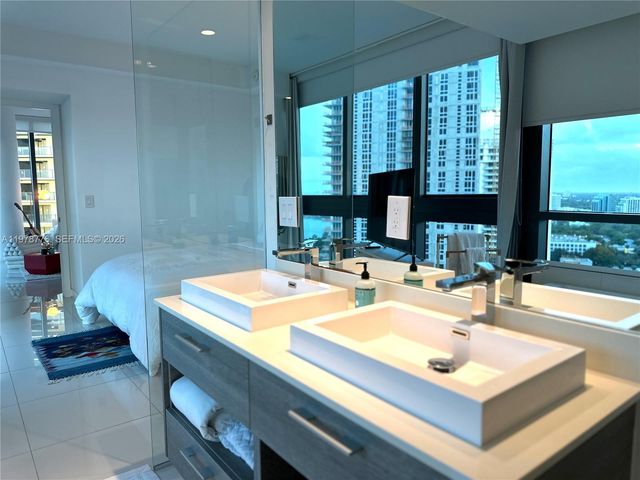 650 NE 32nd St 2108, Miami, FL 33137