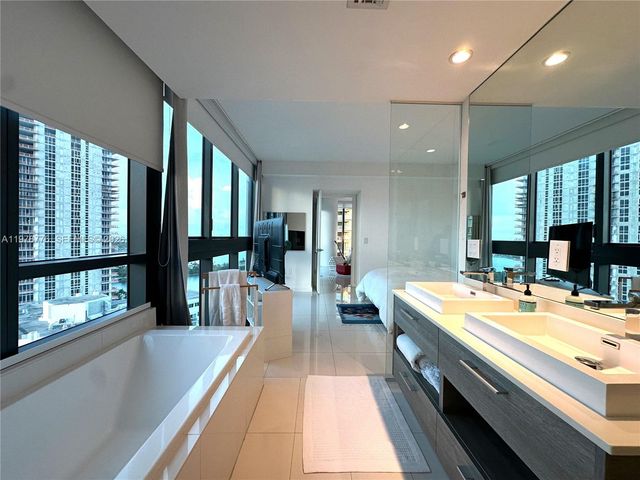 650 NE 32nd St 2108, Miami, FL 33137