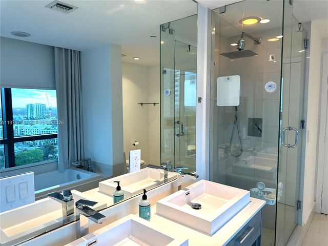 650 NE 32nd St 2108, Miami, FL 33137