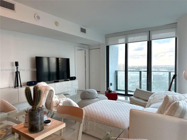 650 NE 32nd St 2108, Miami, FL 33137