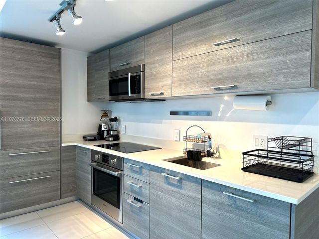 650 NE 32nd St 2108, Miami, FL 33137