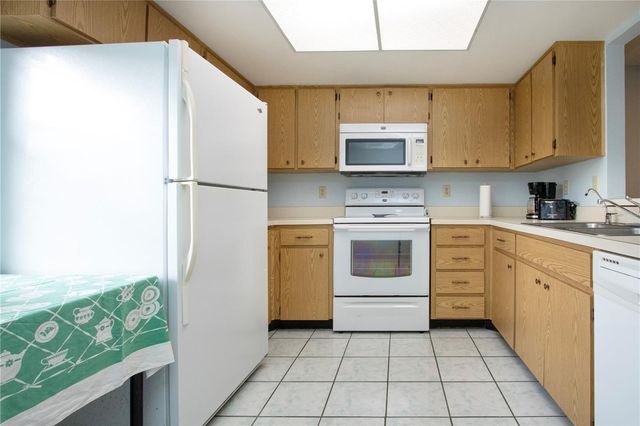 2017 HULLHOUSE DRIVE 351, Sun City Center, FL 33573