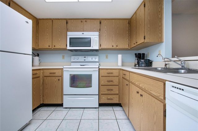 2017 HULLHOUSE DRIVE 351, Sun City Center, FL 33573