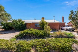 22 Lost Horizon Drive NW, Albuquerque, NM 87121
