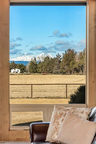 64146 Pioneer Loop, Bend, OR 97701