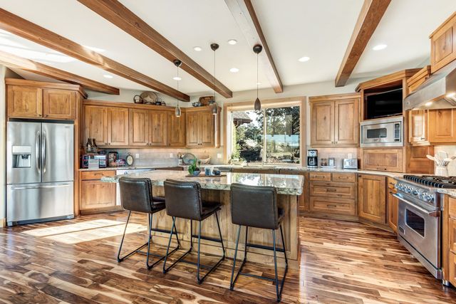 64146 Pioneer Loop, Bend, OR 97701